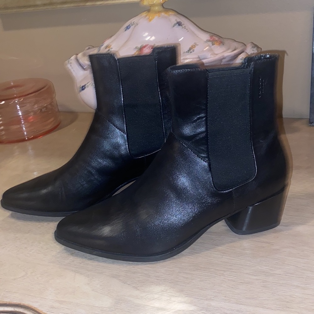 Urban Outfitters - Vagabond Lara Chelsea Boots - Picture 3 of 4